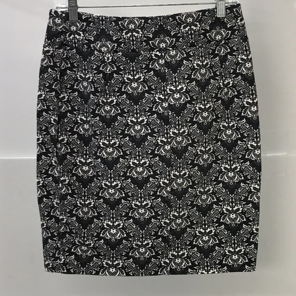 Lena Gabrielle brand Ladies Floral Print Skirt - Picture 3 of 8